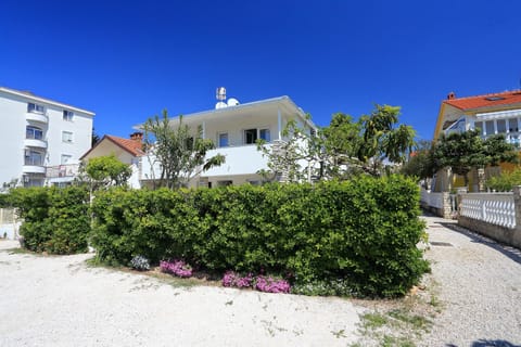 Deluxe apartment first row on the beach