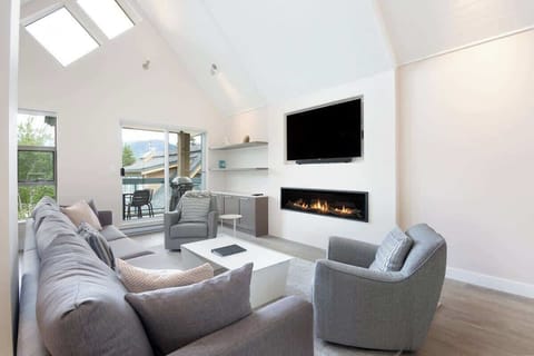 - Cozy living room with modern fireplace ambiance  
- Whistler mountain home with smart TV and balcony  
- Relax after skiing with warmth and alpine comfort  

