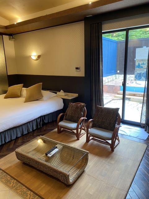luxury Villa (with outdoor hot tub) Non Smoking | Individually decorated, free WiFi, bed sheets