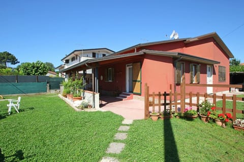 holiday home marina di massa