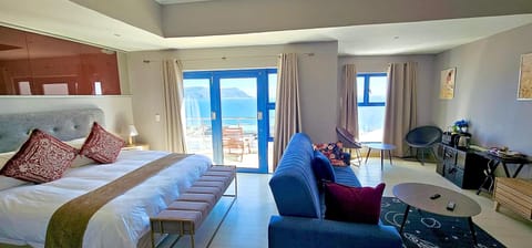 Deluxe Double Room | Premium bedding, in-room safe, desk, laptop workspace