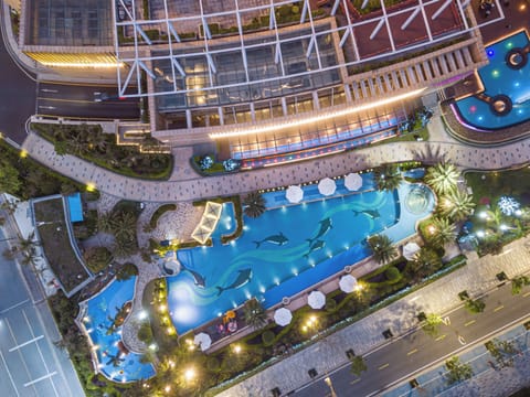 Indoor pool, outdoor pool