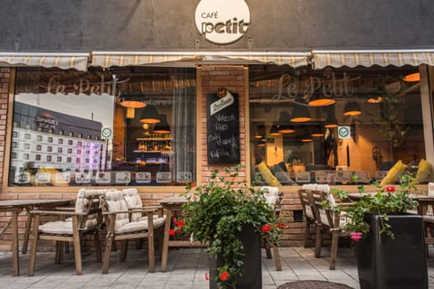 Coffee shop
