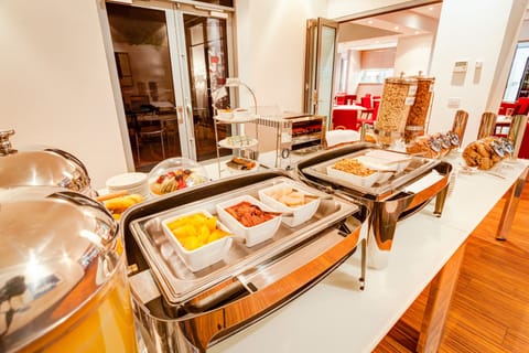 Breakfast and dinner served