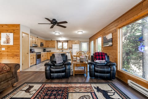 Family House | Living room | Flat-screen TV