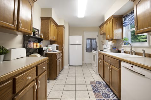 Dishwasher, Microwave, Toaster, Coffee Pot, 4 burner stove, oven, updated 