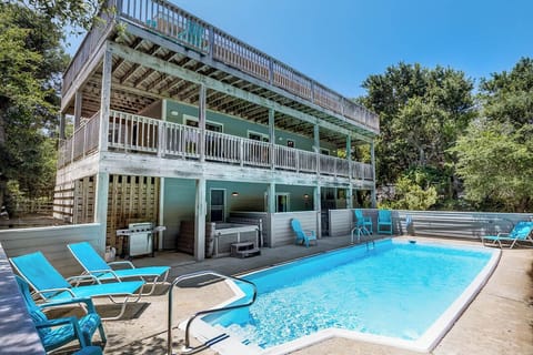 Back Exterior of Turquoise Tides