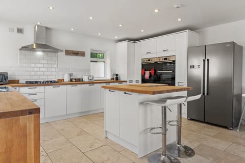 Luxury Cottage, Sea Views