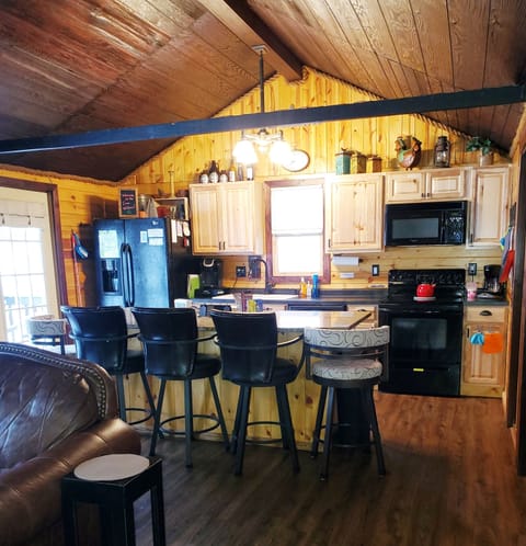 Kitchen island, no dining table