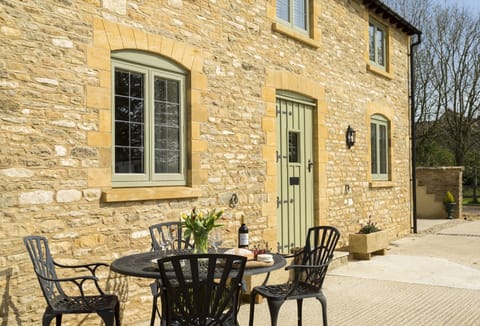 Alfresco dining in the courtyard