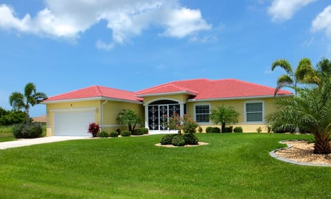 Villa with peacefull surroundings and beautiful landscaping enlightened at night