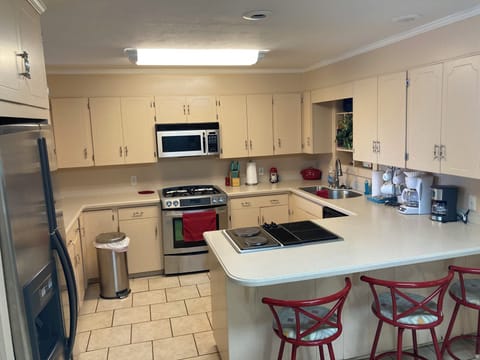 Kitchen
Gas cookstove.
Electric burners on island.