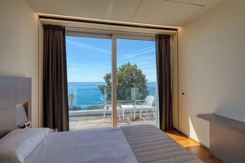 Superior Double Room, Sea View, Sea Facing | Minibar, in-room safe, desk, soundproofing
