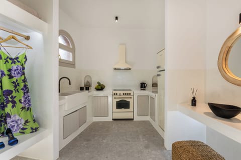 Superior Suite with Caldera View Indoor Hot Tub | Premium bedding, in-room safe, soundproofing, free WiFi