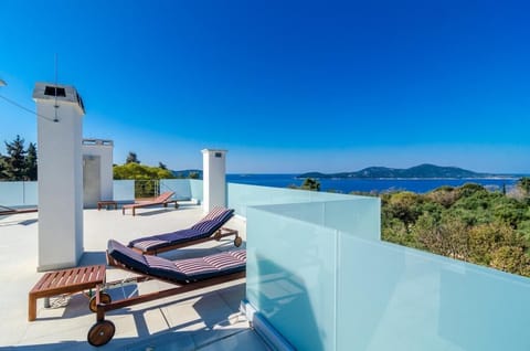 Apartment (2 bed apt,balcony,sea view) | Exterior