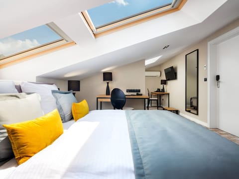 Family Studio | Hypo-allergenic bedding, minibar, in-room safe, desk