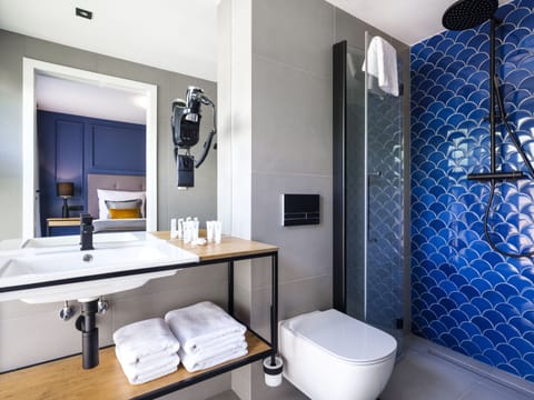 Shower, rainfall showerhead, eco-friendly toiletries, hair dryer