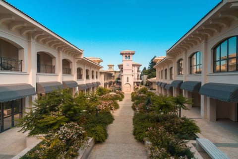 Shopping mall