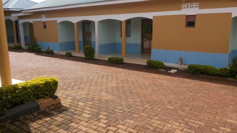 Family Cottage | Courtyard view