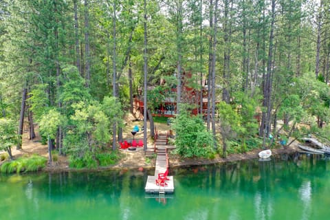 Groveland Vacation Rental | 4BR | 4BA | 3,600 Sq Ft | Stairs Required