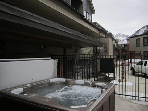 2 hot tubs and ski lift, right out your door!
