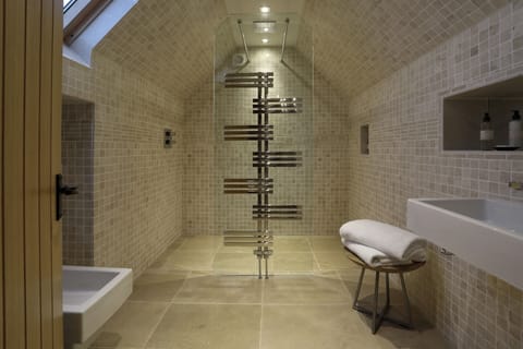 Suite ( Blenheim) | Hypo-allergenic bedding, free WiFi, bed sheets