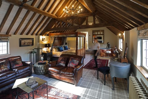 Suite ( Blenheim) | Living area | Flat-screen TV