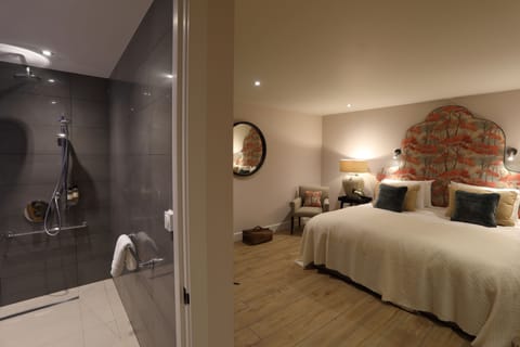 Deluxe Double or Twin Room - Accessible (Burford) | Hypo-allergenic bedding, free WiFi, bed sheets