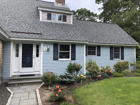 Newly renovated 3 Bedroom 2 1/2 Bath home in nice quiet neighborhood