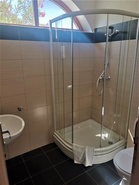 Standard Room | Bathroom | Free toiletries, hair dryer, towels, soap