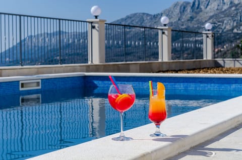 Seasonal outdoor pool, pool umbrellas, sun loungers