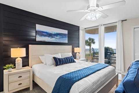 Kim size bed with gulf views. 
