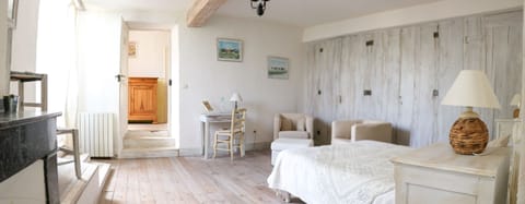 L'Etable | Desk, laptop workspace, iron/ironing board, cribs/infant beds
