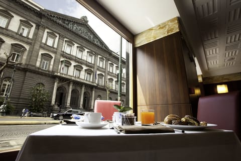Daily buffet breakfast for a fee