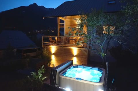 mtn views from hottub including night skiing