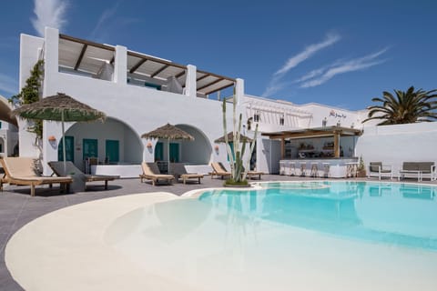 Seasonal outdoor pool, pool umbrellas, sun loungers