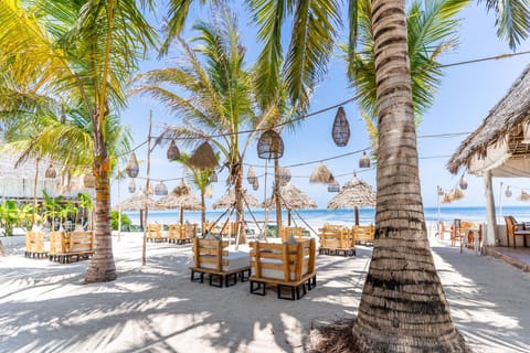 Private beach, white sand, beach bar