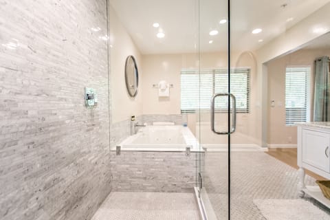 Moonstone Suite | Bathroom shower