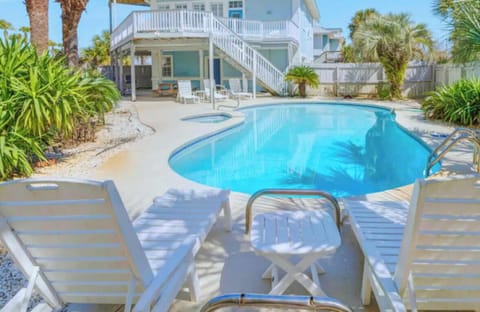 Private pool paradise in Panama City Beach, just minutes from the beach.