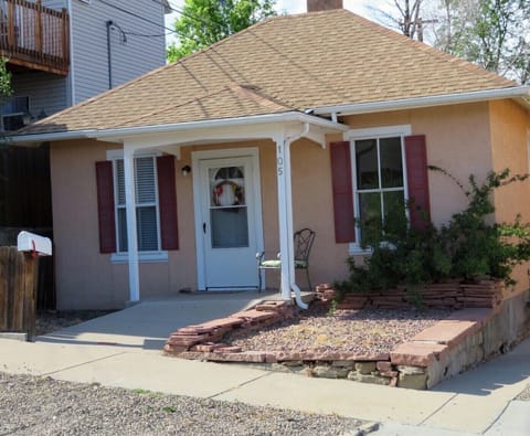 Historic one-bedroom miner's cabin in beautiful Trinidad, CO