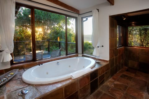 Suite (Fynbos) | Bathroom | Separate tub and shower, deep soaking tub, free toiletries, hair dryer
