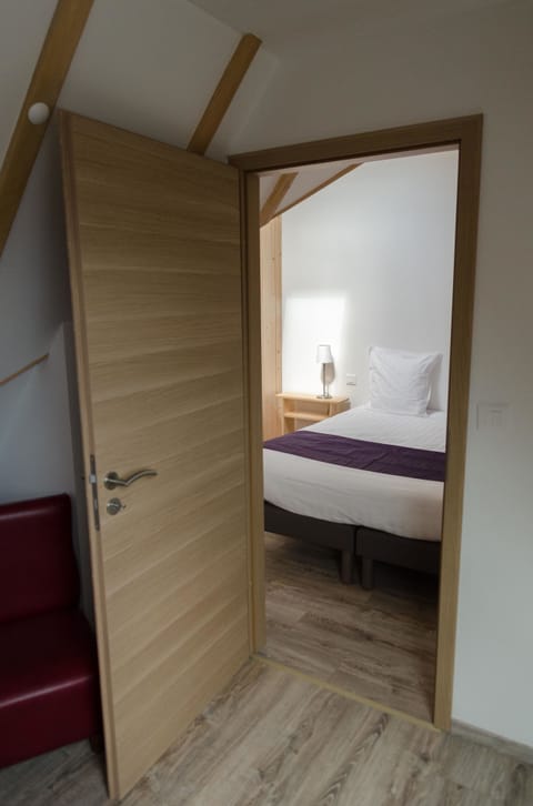 Comfort Apartment (102) | Blackout drapes, iron/ironing board, cribs/infant beds, free WiFi