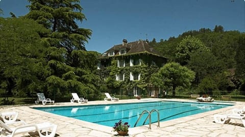 Seasonal outdoor pool, pool umbrellas, sun loungers