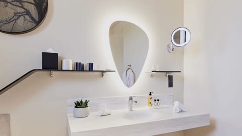 Family Room | Bathroom | Free toiletries, bathrobes, slippers, towels