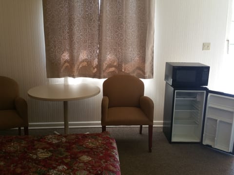 Basic Room, 1 Double Bed, Non Smoking | Living area | LED TV