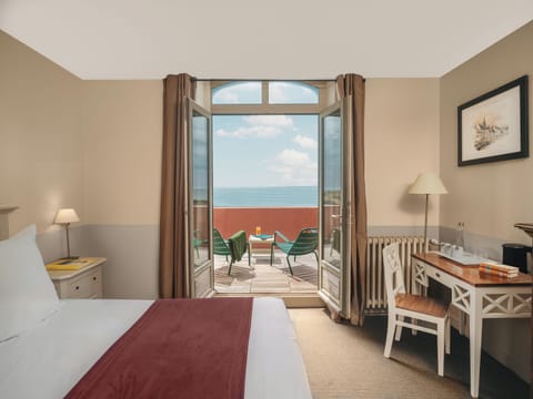 Double Room, Terrace, Sea View | In-room safe, individually decorated, individually furnished, desk