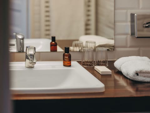 Double Room, Terrace, Sea View | Bathroom | Shower, free toiletries, hair dryer, bathrobes