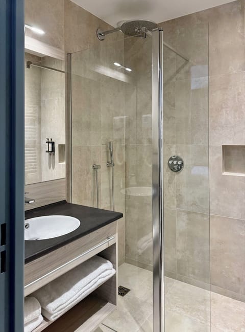 Superior Double Room (Ground Floor) | Bathroom | Free toiletries, hair dryer, towels, soap