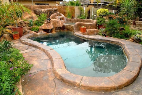 2 outdoor pools, sun loungers