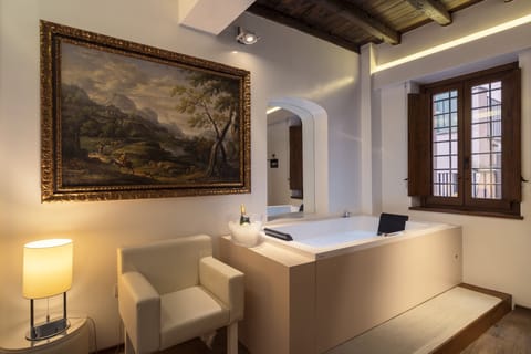 Executive Suite, 1 Queen Bed, Hot Tub | Minibar, in-room safe, desk, soundproofing